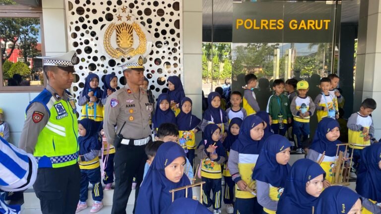 Satlantas Polres Garut Gelar Kegiatan “Polisi Sahabat Anak” Bersama TK Aisah