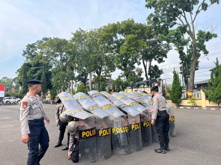Sat Samapta Polres Garut Gelar Latihan Penanganan Massa Jelang May Day