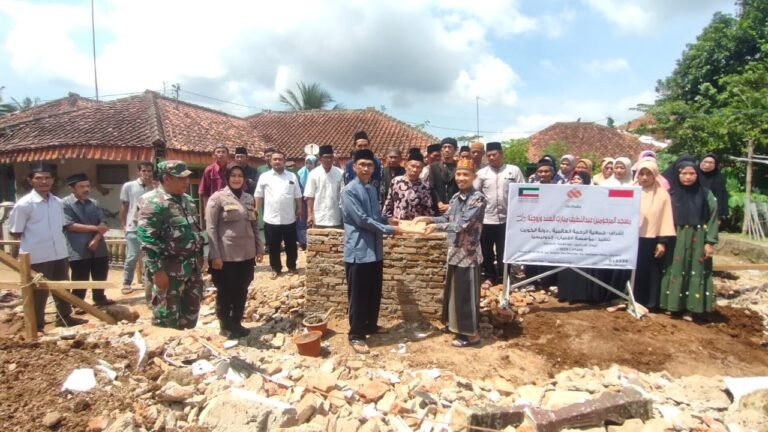 Bhabinkamtibmas Desa Mekarjadi Hadiri Peletakan Batu Pertama Pembangunan Masjid Al-Iqomah