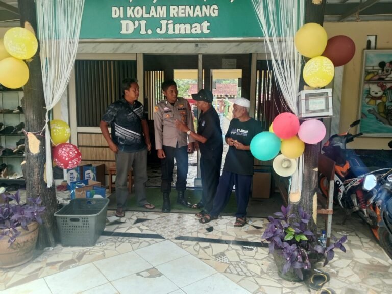 Bhabinkamtibmas Desa Sidaharja Sambang dan Silaturahmi ke Obyek Wisata Air Kolam Renang D’I Jimat