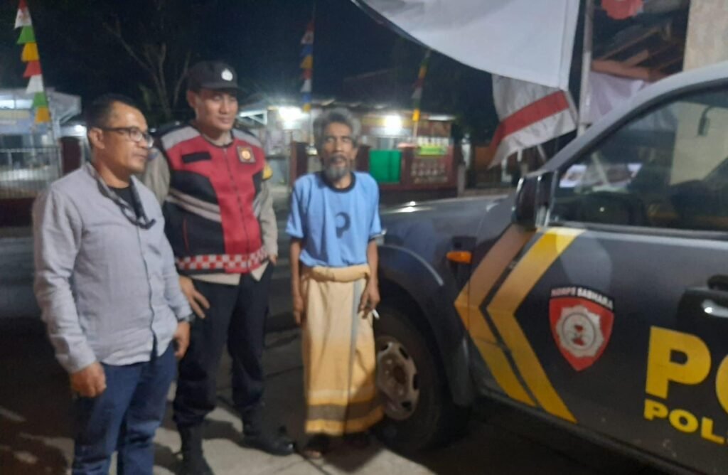 Humanis, Polsek Cipaku Polres Ciamis Patroli Dialogis Beri Kenyamanan Warga Saat Malam Hari