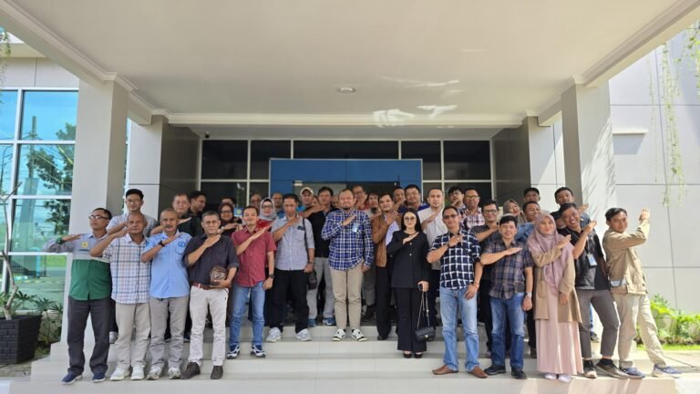 Jelang Hari Buruh, PLN Tasikmalaya Melaksanakan Penandatanganan Komitmen K3 bersama Mitra Kerja