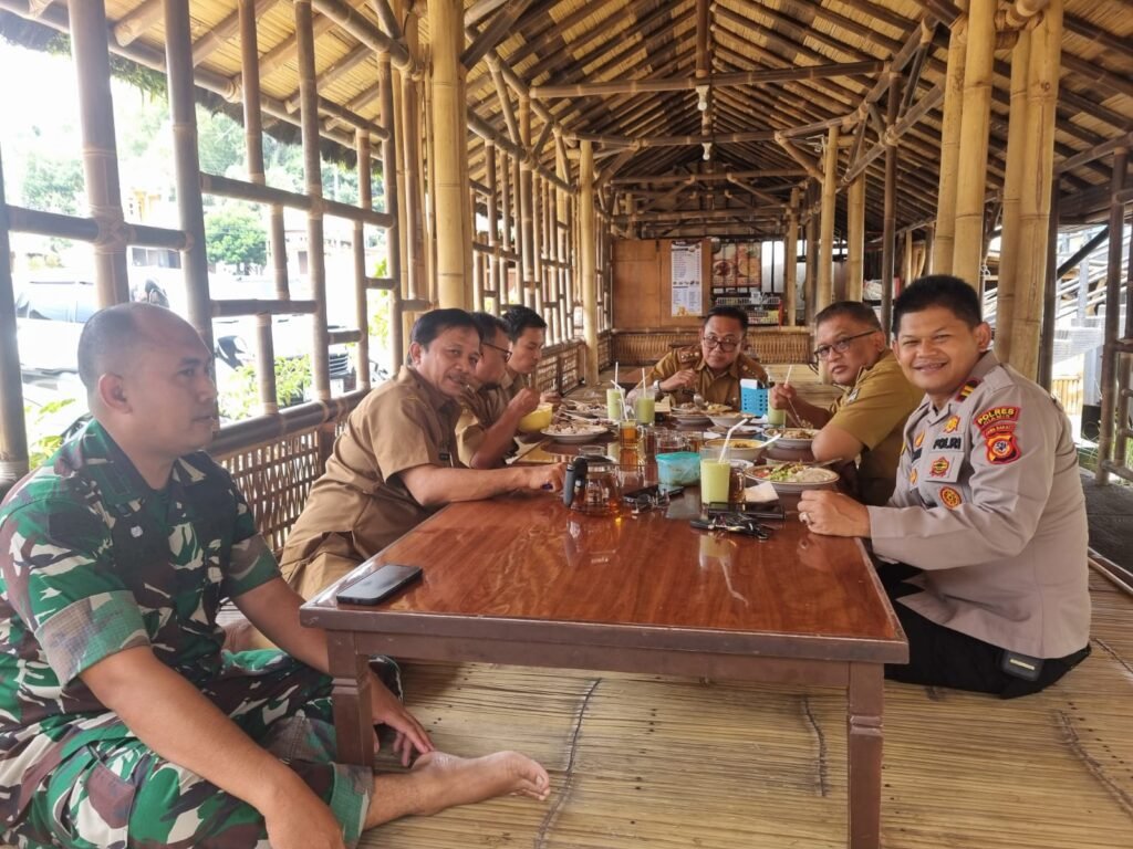 Kapolsek Cihaurbeuti Bersama Camat Lakukan Silaturahmi dengan Kepala Puskesmas, Wujud Sinergitas Demi Pelayanan Kesehatan yang Aman dan Kondusif