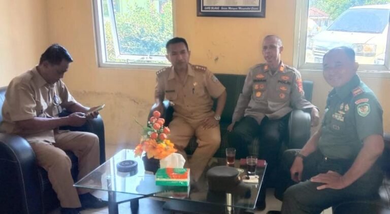 Kapolsek Banjarsari dan Camat Banjaranyar Sambangi Kantor Desa Cikaso, Perkuat Sinergitas dan Antisipasi Bencana