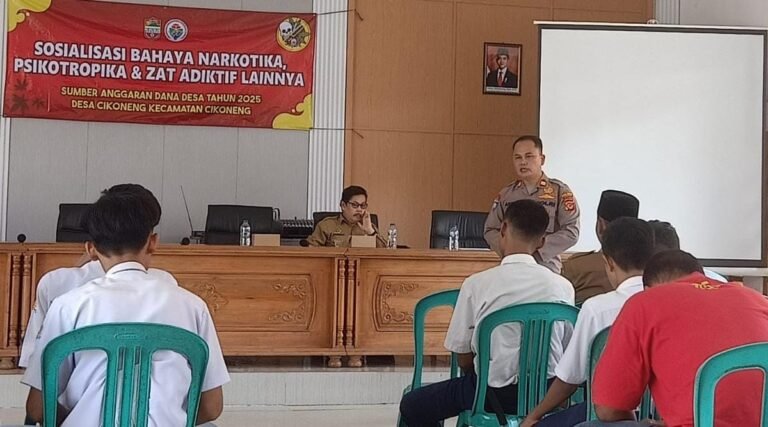 Polsek Cikoneng Polres Ciamis Ikut dan Edukasi Bahaya Narkoba ke Sekolah dan Warga di Kecamatan Cikoneng