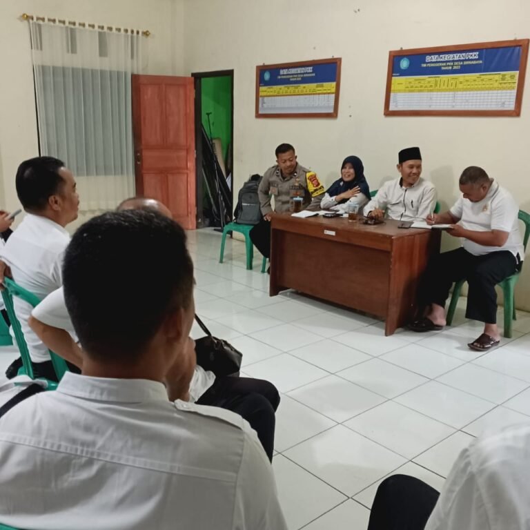 Polsek Rajadesa Polres Ciamis Monitoring Acara Rapat Minggon Desa Sirnabaya