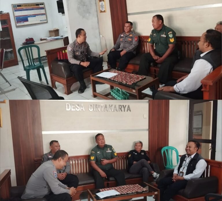 Sinergitas TNI Polri, Dalam Rangka Giat Sambang Rw Di wilayah Hukum Polsek Samarang.