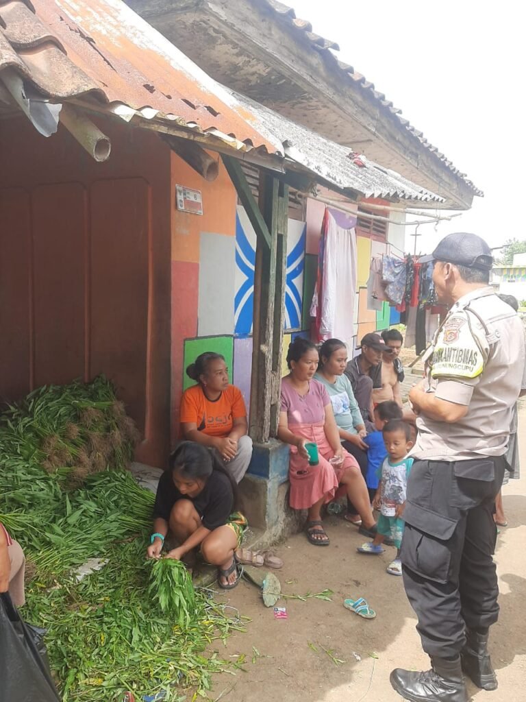 Bhabinkamtibmas Desa Gunungcupu Ajak Warga Tingkatkan Kewaspadaan Lewat Kegiatan Sambang