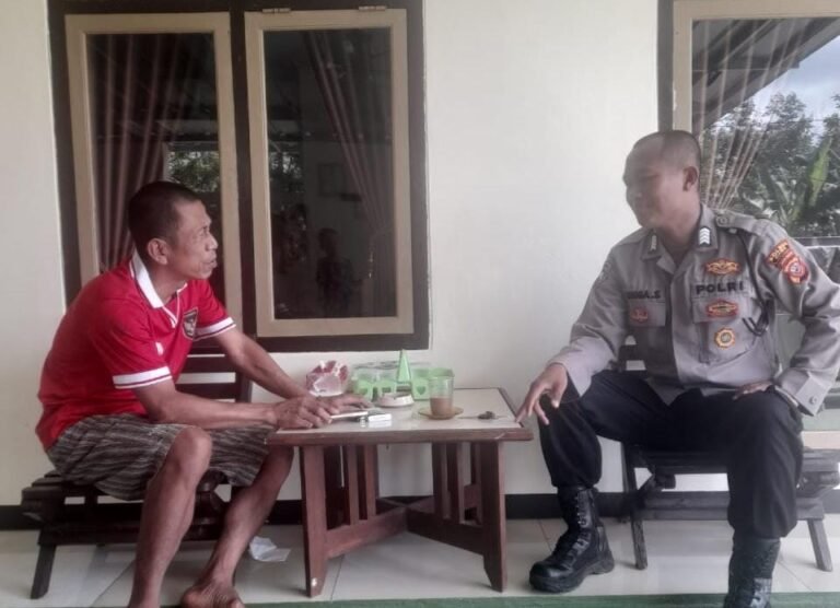 Perkuat Sinergitas, Polsek Rajadesa Sambangi Perangkat Desa Tanjungjaya Sampaikan Pesan Kamtibmas