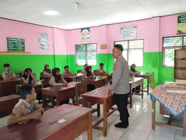 Polsek Cisaga Dukung Kelancaran Ujian Madrasah, Lakukan Monitoring di MI 1 dan MI 2 Cisaga