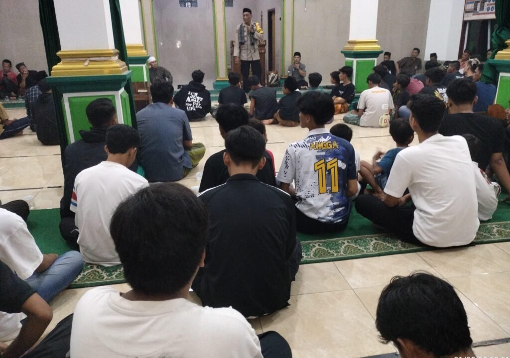 Kapolsek Pameungpeuk Hadiri Pengajian Bulanan dan Sampaikan Pesan Kamtibmas Kepada Masyarakat