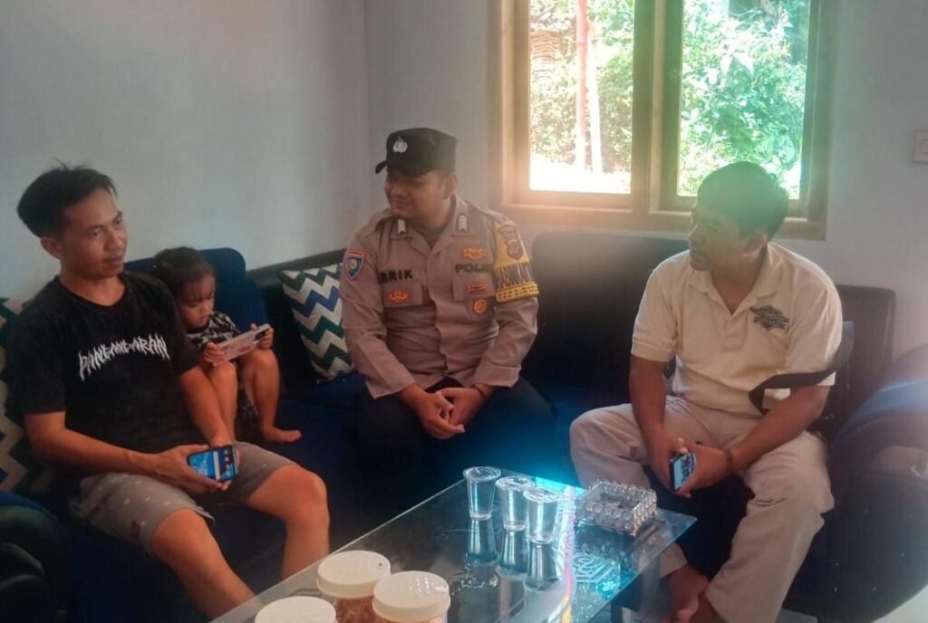 Perkuat Sinergitas, Polsek Sukadana Polres Ciamis Koorkom Kamtibmas ke Warga Desa Bunter