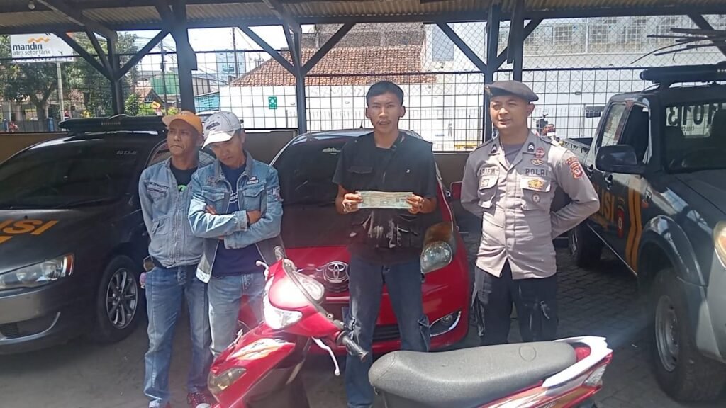 Polsek Limbangan Serahkan Satu Unit Sepeda Motor