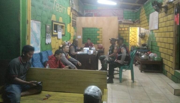 Berikan Rasa Aman di Malam Hari, Polsek Cijeungjing Polres Ciamis Intens Patroli Biru