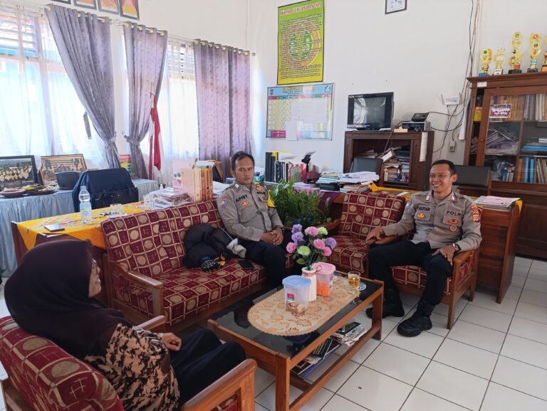 Polsek Cikoneng Sambangi SDN 4 Nasol, Tegaskan Pentingnya Keamanan dan Sinergi Sekolah dengan Kepolisian