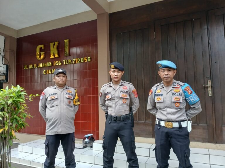 Berikan Kenyamanan Beribadah, Polres Ciamis Bersiaga di Gereja Kristen Indonesia Ciamis