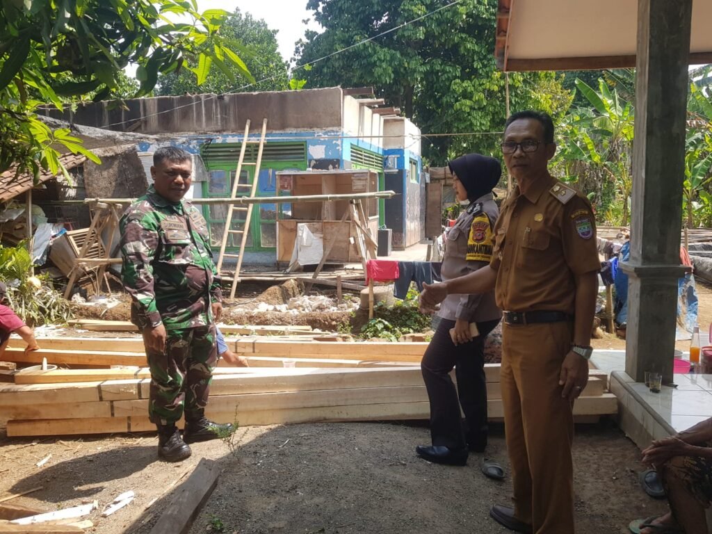 Polsek Rancah Polres Ciamis Monitoring Program Rutilahu di Desa Mekarjadi