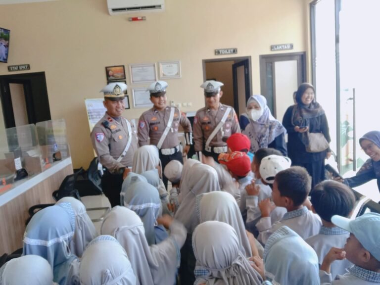 Satlantas Polres Garut Gelar Kegiatan “Polisi Sahabat Anak” Bersama TK Al Irsyad