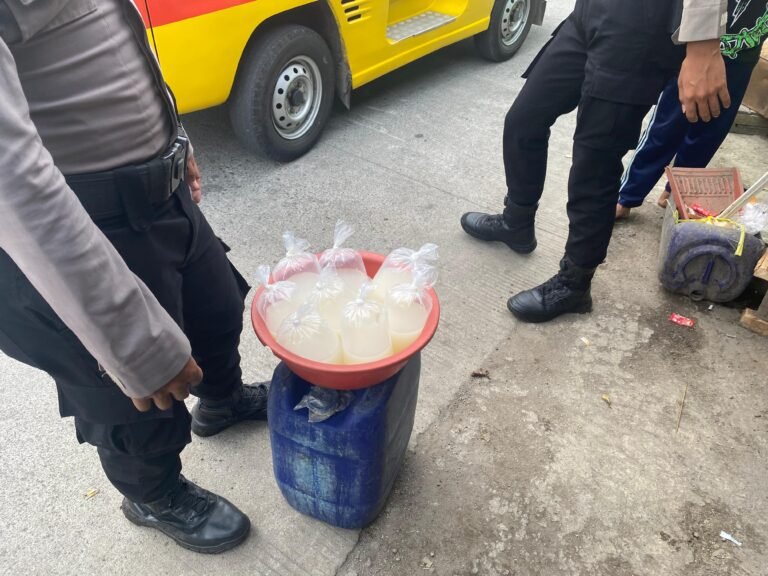 Tindak Lanjuti Informasit Dari Masyaraka, Polres Garut Amankan Puluhan Obat-obatan dan Miras Jenis Tuak