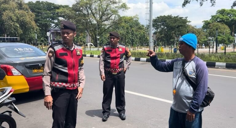 Patroli Samapta Polres Ciamis Laksanakan Giat Himbauan Kamtibmas di Alun-Alun Ciamis
