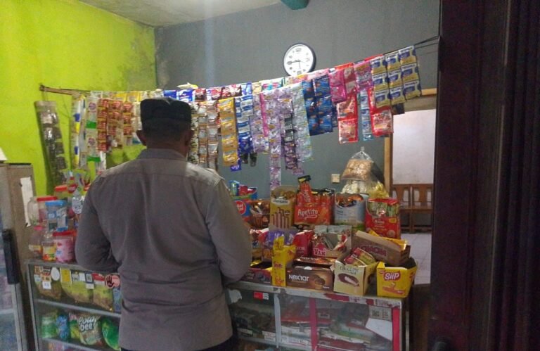 Polsek Limbangan Kembali Razia 20 Botol Miras Berbagai Merk.