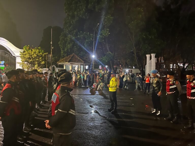 Polres Garut Laksanakan Pengamanan Pemberangkatan Jemaah Haji Kabupaten Garut