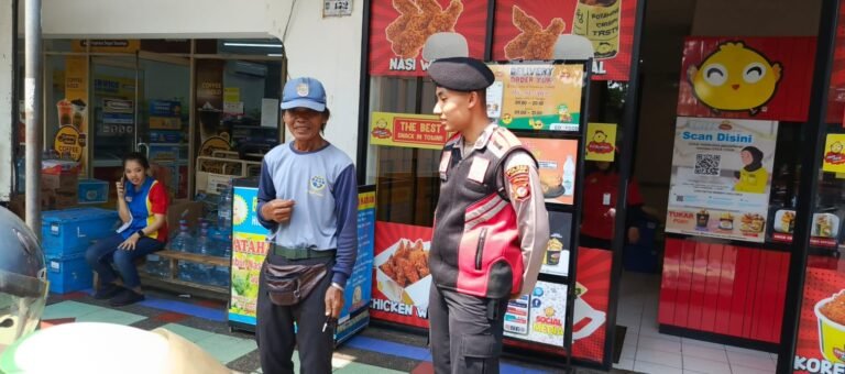 Cipkon Kamtibmas, Samapta Polres Ciamis Patroli Jalan Kaki di Alun Alun Ciamis