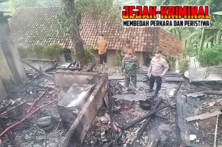 Polsek Malangbong Cek Lokasi Kebakaran Hanguskan Satu Rumah Panggung