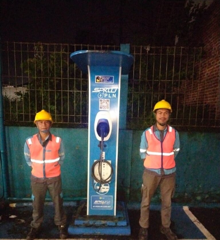 PLN Tasikmalaya Siaga SPKLU Dukung Perjalanan Ramah Lingkungan di Hari Raya Waisak 2025