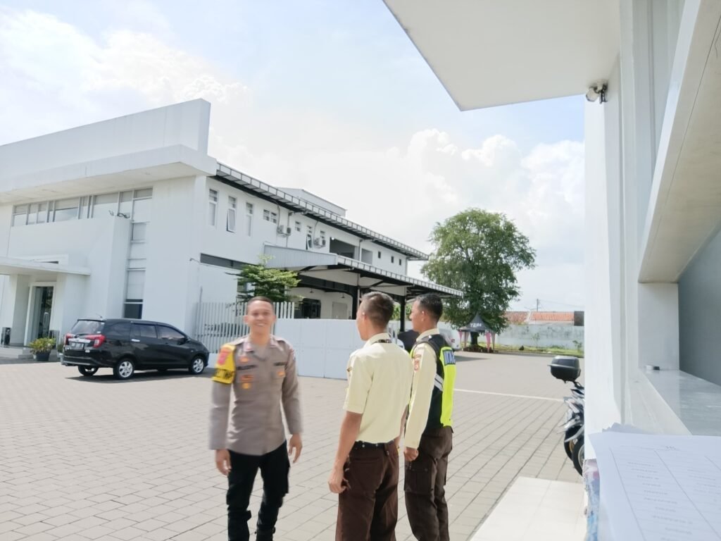 Perkuat Sinergitas, Polsek Cikoneng Datangi Satpam PT. Niaga Nusa Abadi Jaga Kamtibmas