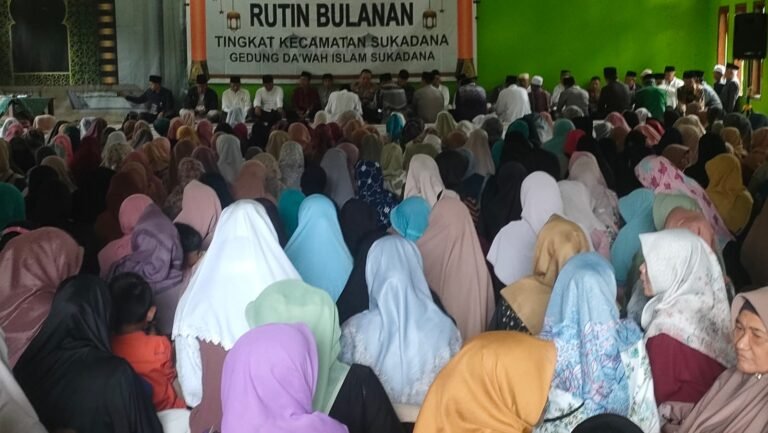Polsek Sukadana Polres Ciamis Hadiri Pelepasan Jamaah Haji ke Dari Kecamatan Sukadana