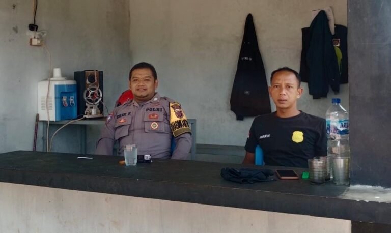 Bhabinkamtibmas Polsek Sukadana Ajak Warga Aktif Jaga Keamanan Lewat Sambang dan Silaturahmi