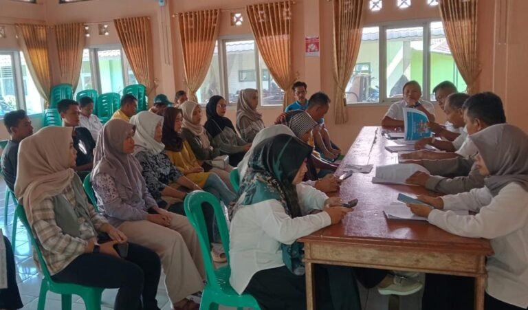 Polsek Sukadana Polres Ciamis Monitoring Acara Rapat Minggon Desa Ciparigi