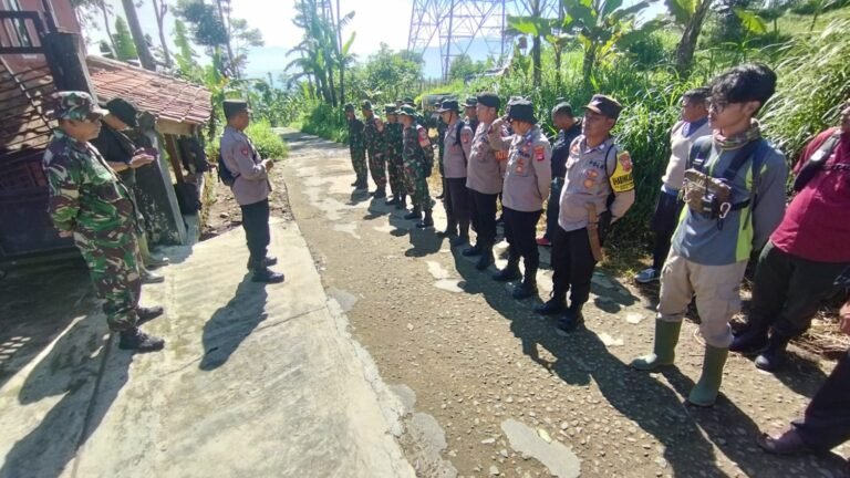 Polisi dan Tim Gabungan Lakukan Pencarian Pendaki yang Hilang di Gunung Cikuray