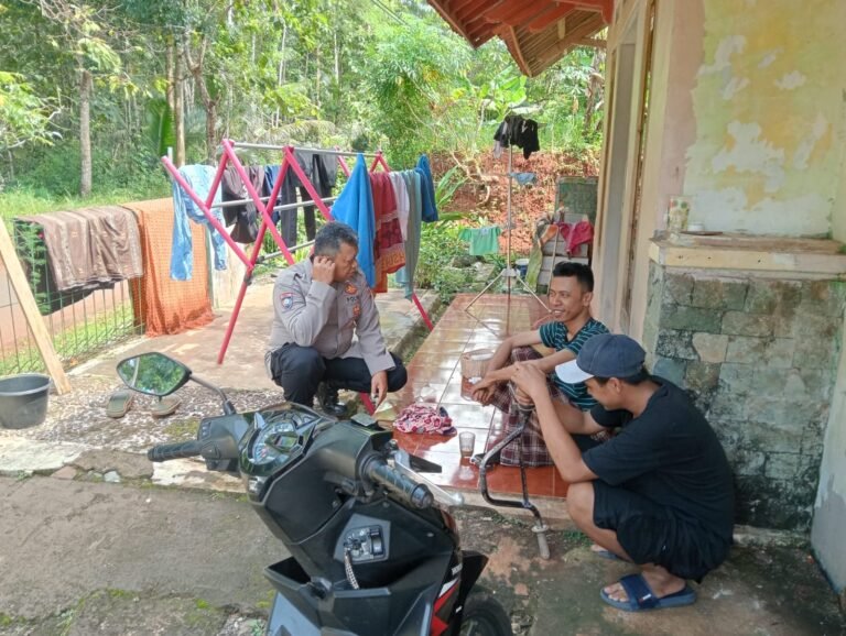 Cipkon Kamtibmas, Polsek Sukadana Polres Ciamis Koorkom Bareng Warga di Desa Ciparigi