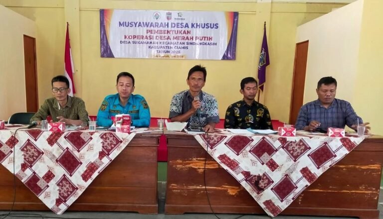 Polsek Cikoneng Ikuti Musdes Sus Pembentukan Koperasi Merah Putih di Desa Sukamanah