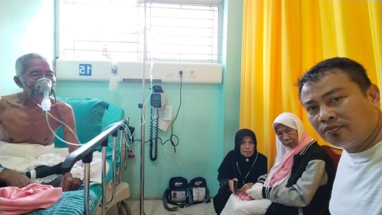 Technical Landing, Jemaah Haji Embarkasi Solo Dirawat di RSUD Amri Tambunan