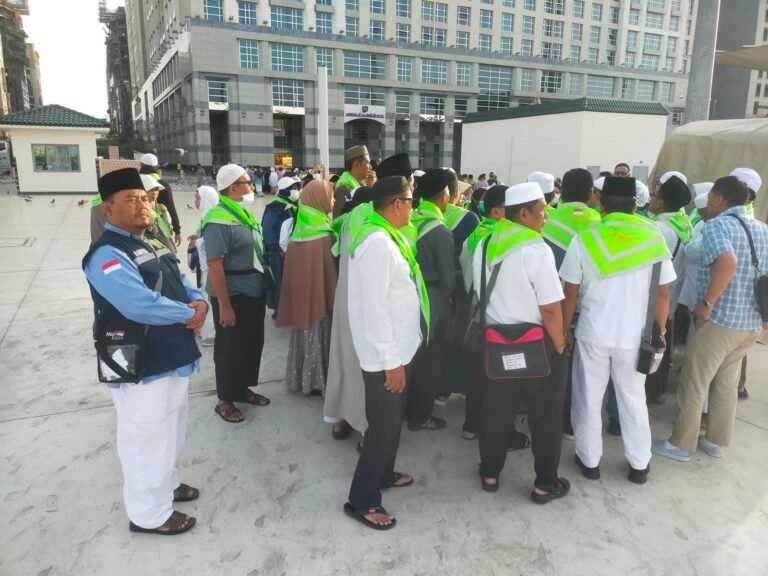 Jemaah Haji Kloter 9 KNO Wisata Rohani ke Mesjid Nabawi