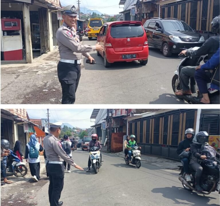 Personil Polsek Samarang Makin Giat, Lakukan Pengaturan Lalu Lintas Di Sore Hari