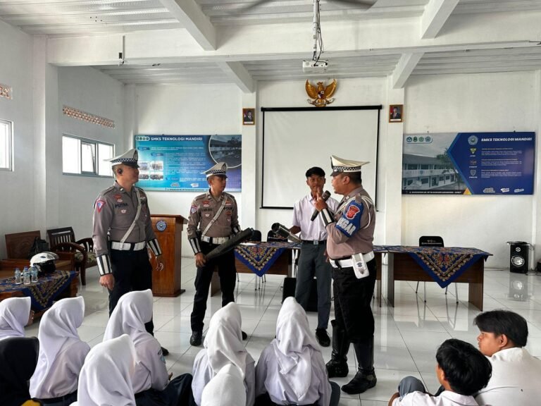 Polsek Kadungora Gelar Dikmas Lantas di SMK Teknologi Mandiri Kadungora