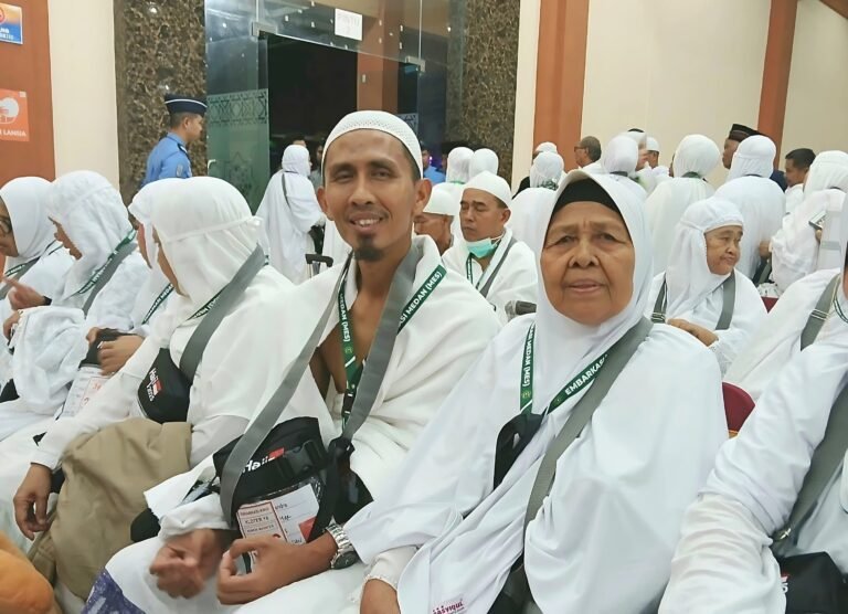 Kisah Nek Marni, Dua Dekade Jualan Serabi Akhirnya Berangkat Haji