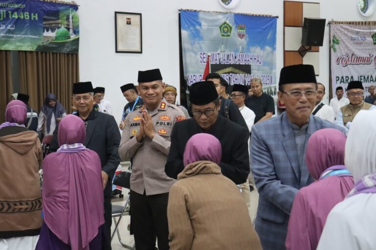 Puluhan Personel Gabungan Beri Pengamanan Keberangkatan Jamaah Haji Asal Ciamis