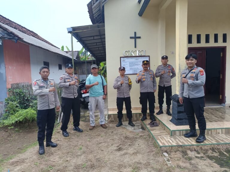 Berikan Rasa Aman, Polsek Lakbok Polres Ciamis Bersiaga di Gereja Panthekosta Sidaharja