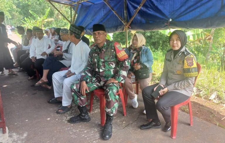 Polsek Ciamis Kawal Giat Ziarah Makam Leluhur di Pusakanagara, Wujud Kehadiran Polri dalam Pelestarian Nilai Budaya
