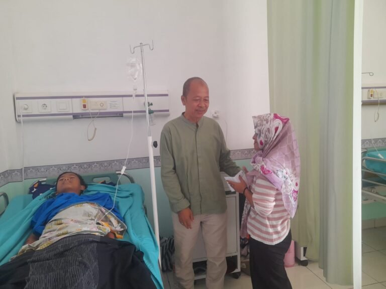 Peringati Hari Pancasila, YBM PLN Tasikmalaya Berikan Bantuan Program Kesehatan Melalui Santunan