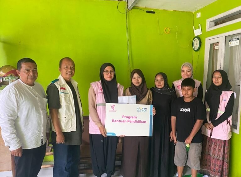 Kolaborasi Srikandi dan YBM PLN Tasikmalaya, Salurkan Bantuan Pendidikan Jelang Idul Adha