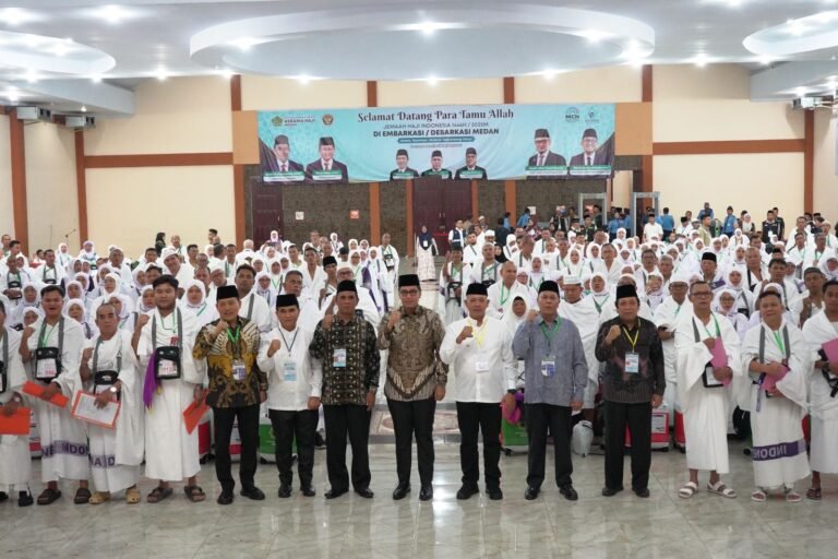 360 Jemaah Calhaj Kloter 21 Embarkasi Medan Diberangkatkan ke Tanah Suci