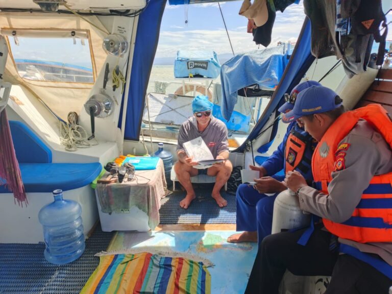 Sat Polairud Polres Garut Cek Kapal Asing Yang Berlabuh di Perairan Santolo