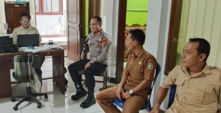 Cegah Tindak Kriminalitas, Polsek Cikoneng Polres Ciamis Koorkom ke Perangkat Desa Budiasih