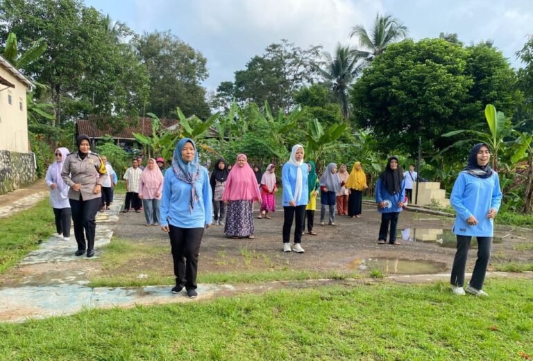 Polsek Ciamis Polres Ciamis Ikuti Senam Lansia Peringatan LLI ke-29 Tingkat Desa Mekarjadi